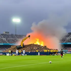 demolição do Grêmio Recreativo Cruz da Esperança
